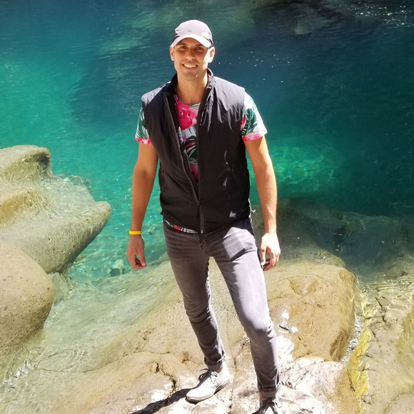 🇨🇺👓Meet your Posher, Julian - Picture 1 of 3